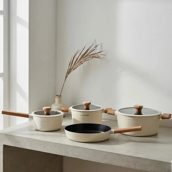 قابلمه دنی هوم دسته چوبی کرم (۲۰– ۲۴ – ۱۸ سانتیمتر)