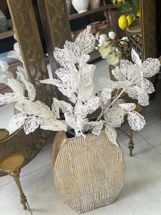 گلدان رو میزی و کنار سالنی مراکشی