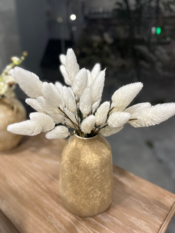 گل کاج درختی شاخه ایی وارداتی( رنگ نسکافه ایی و کرم)