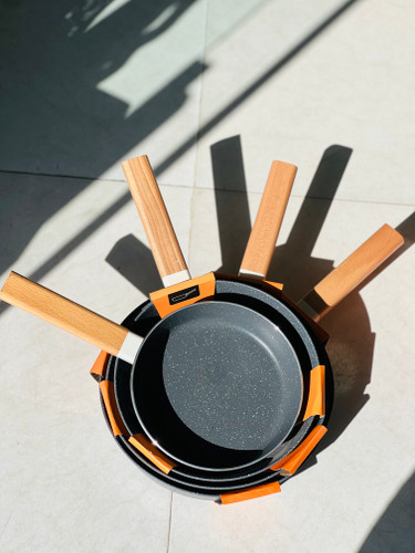 تابه دسته چوبی دنی هوم DannyHome مشکی ( سایز ۲۰ . ۲۴ . ۲۶ . ۲۸ سانتی متر )