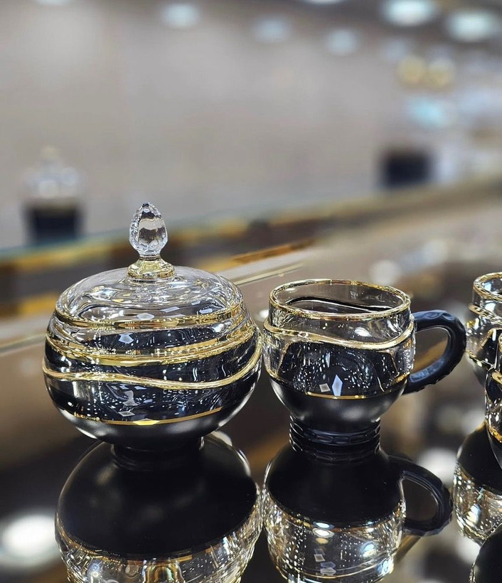 ست چای خوری ۶ نفره و قندان طلاکوب کار کشور هلند وارداتی( رنگ مشکی و سفید)