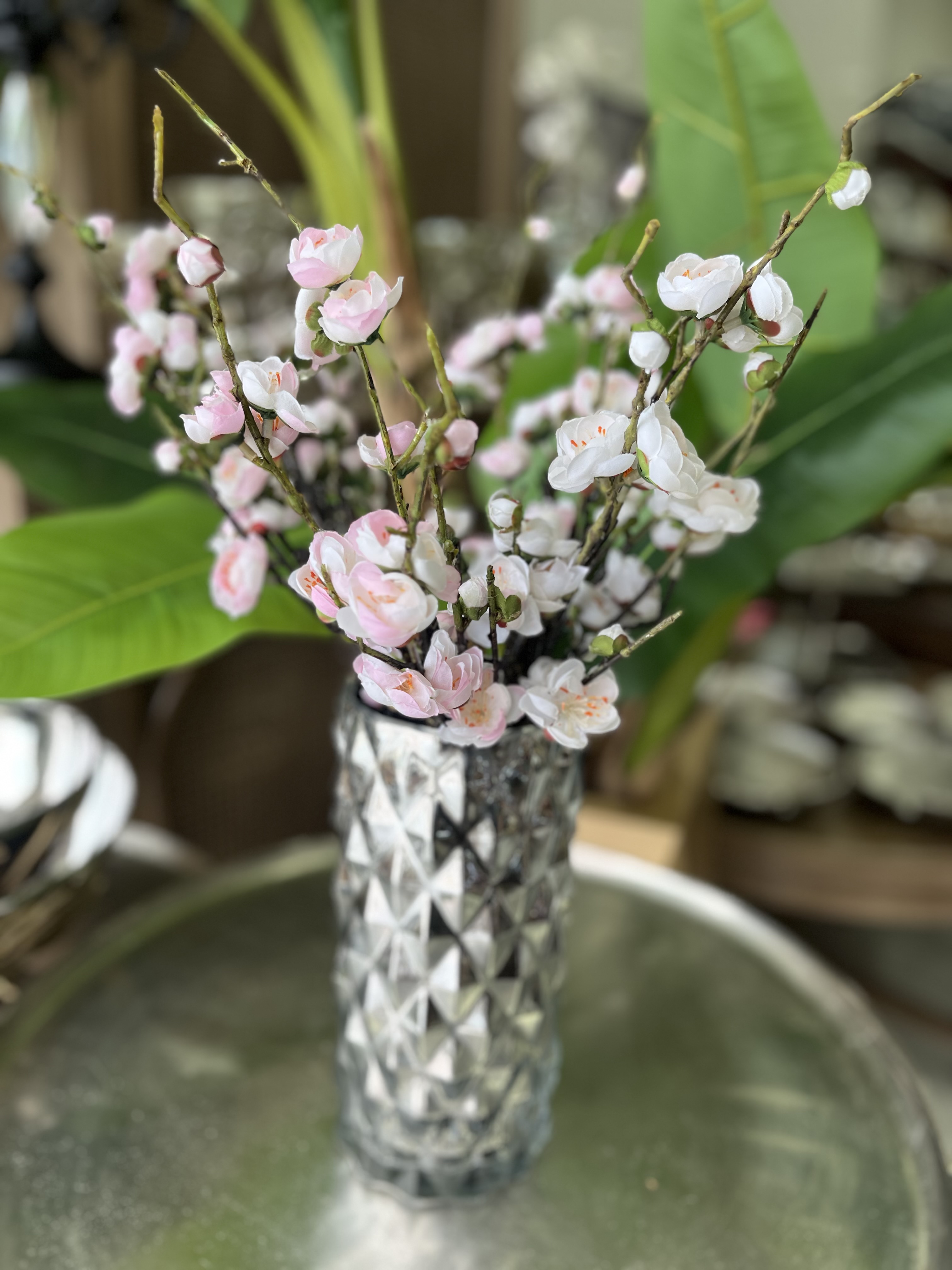 گلدان دکوری شیشه‌ای نقره‌ای طرح الماسی، مدل استوانه‌ای بلند