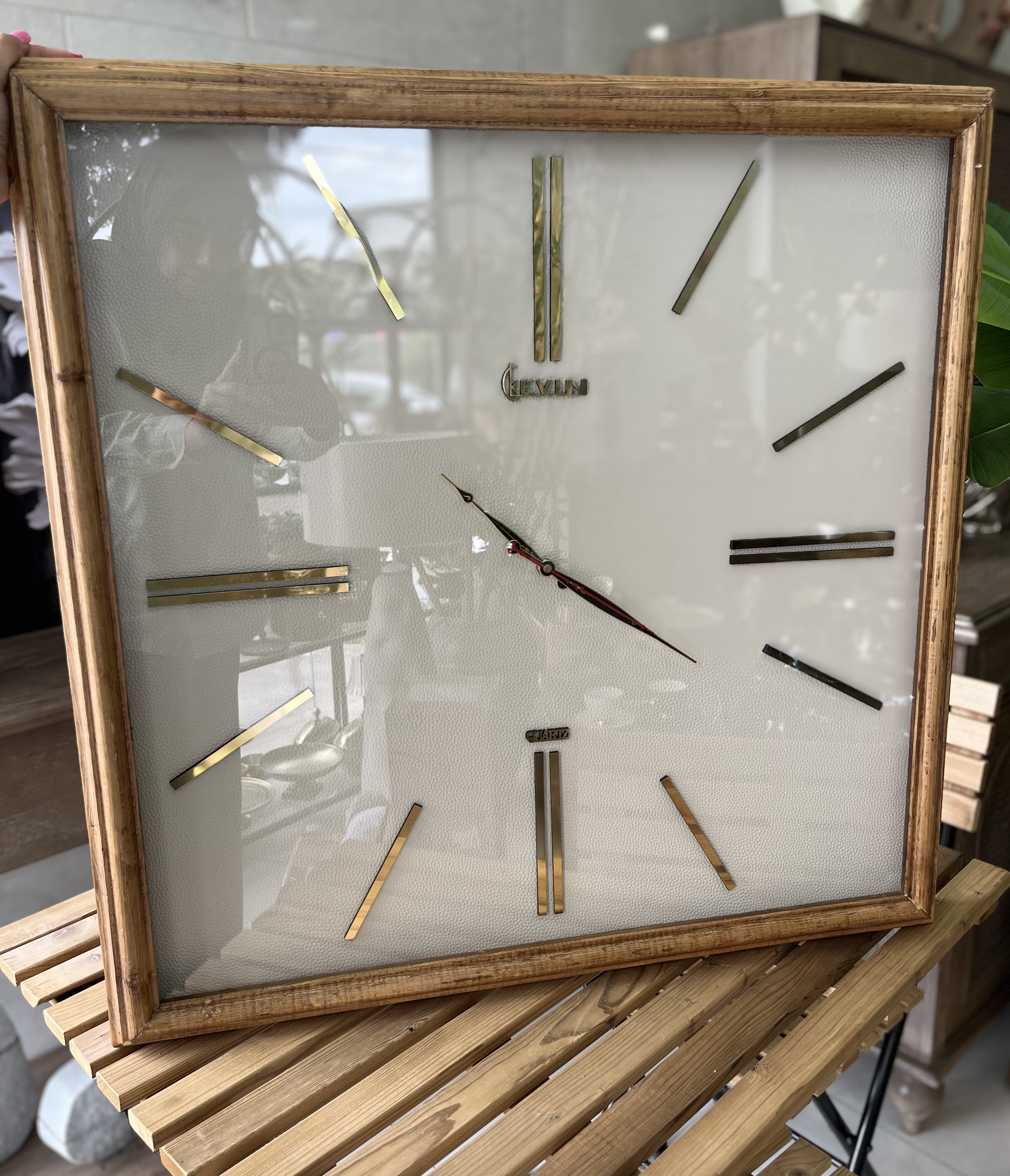ساعت دیواری چوب طبیعی مربعی KEVIN Quartz | طراحی لوکس و‌ مینیمال