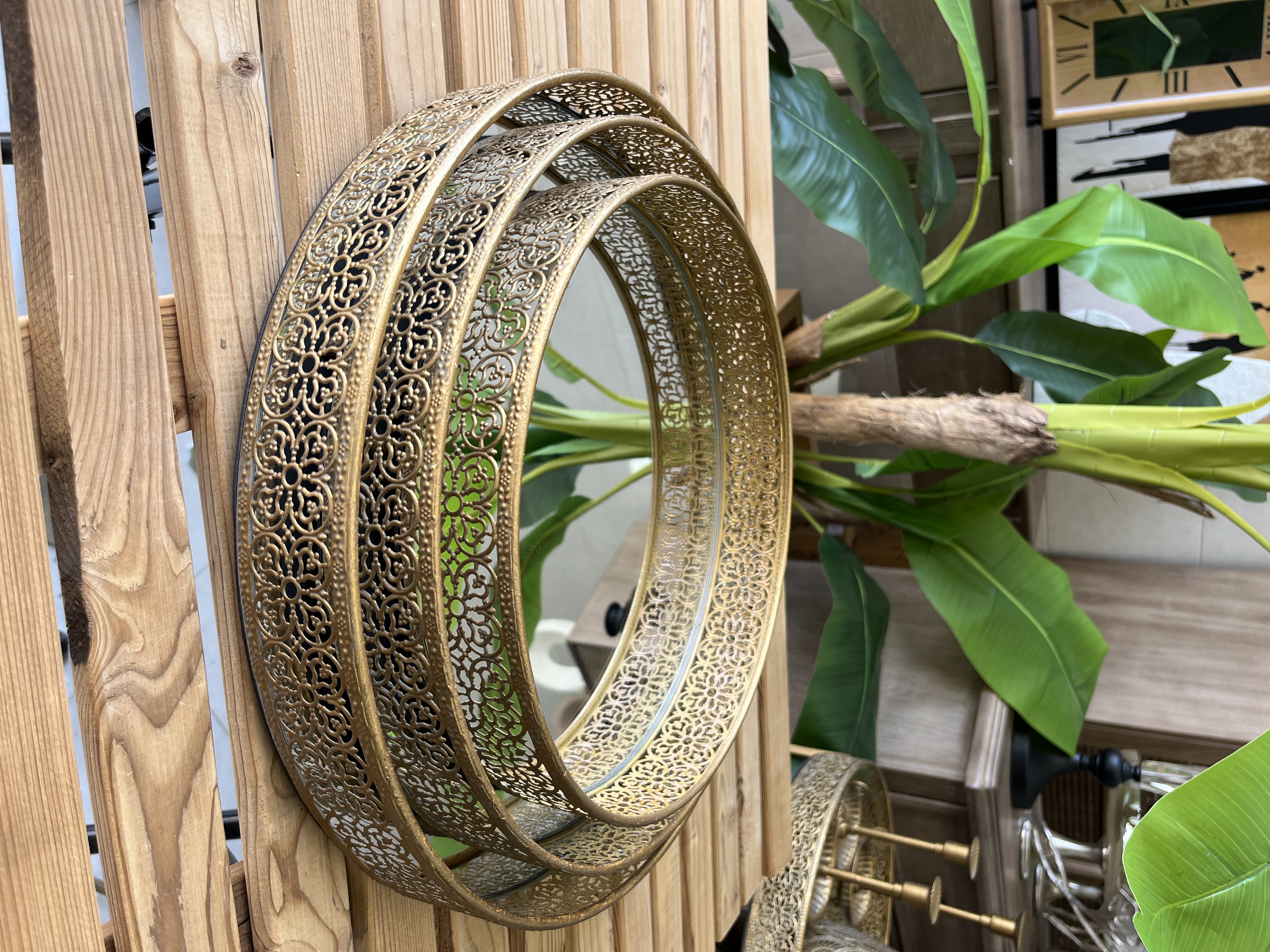 سینی پذیرایی گرد مراکشی کف اینه ای در سه سایز( قطر ۳۰ و ۴۰ و۳۵ سانت)