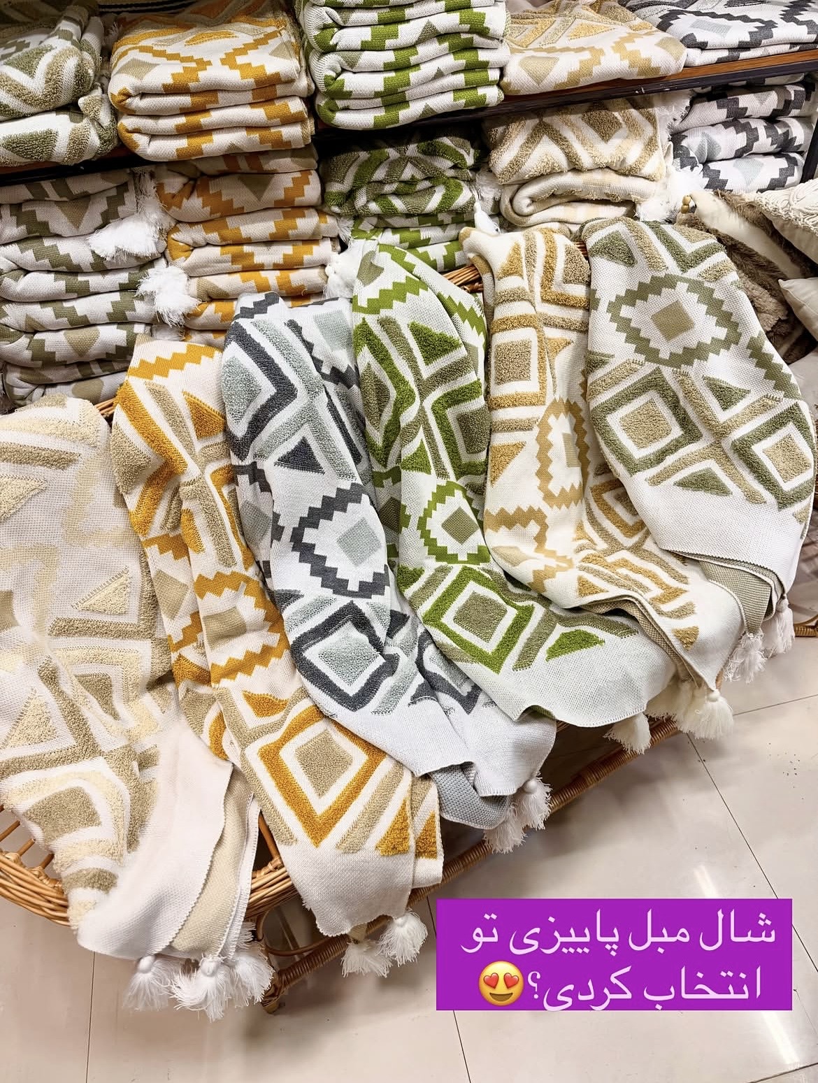 شال مبل پانچ دوزى سايز ۳ متری در ۱/۵ متر با الياف اكرليك ترك