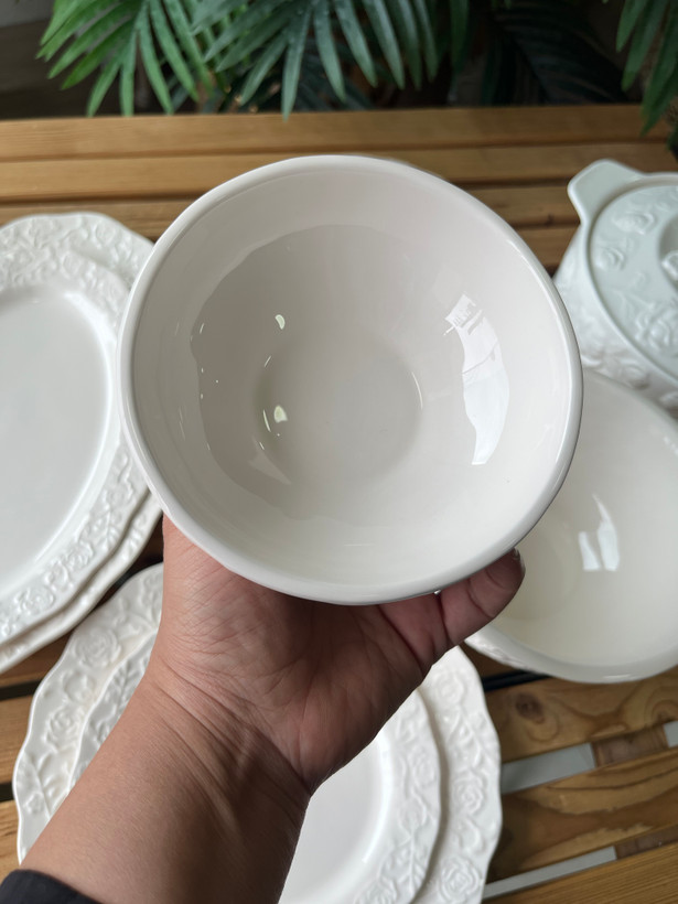 سرویس غذا خوری سرامیکی طرح رز برجسته ۲۷ پارچه ( ست ۶ نفره)